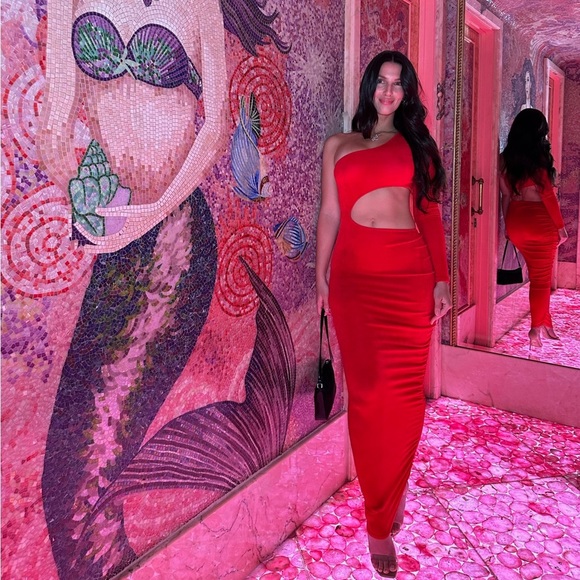 RED ACETATE CUT OUT ONE SHOULDER MAXI DRESS - Size 4 - Picture 7 of 8